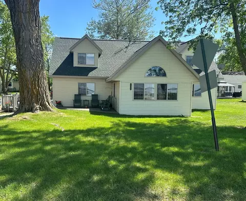 1220 E Lake St, Osakis, MN 56360