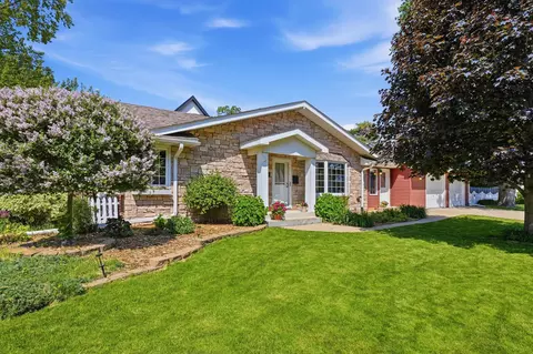 5544 Saint Johns Ave, Edina, MN 55424