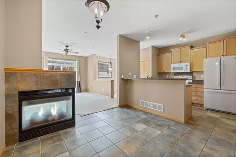 2320 Lower Afton Rd E #423, Maplewood, MN 55119