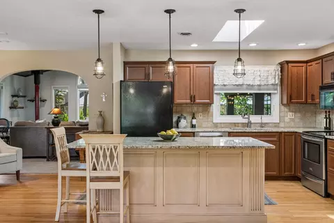 11304 19th Ave S, Burnsville, MN 55337