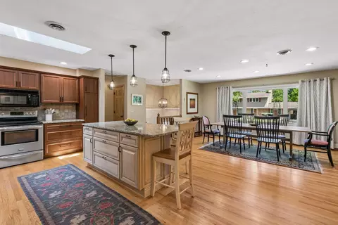 11304 19th Ave S, Burnsville, MN 55337