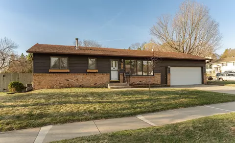 424 31st St NW, Rochester, MN 55901
