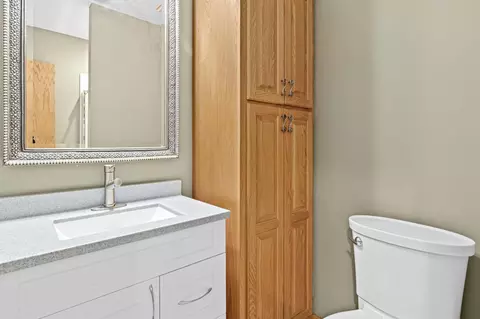 Bath - 1570 Lakeview Curv, Eagan, MN 55122 photo 2 of 3