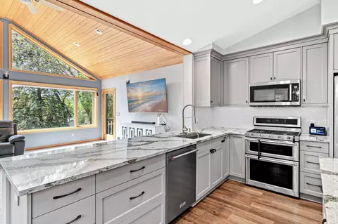 Kitchen - 1570 Lakeview Curv, Eagan, MN 55122 photo 2 of 3