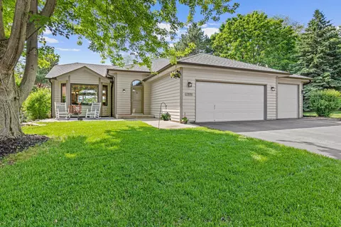 Exterior - 1570 Lakeview Curv, Eagan, MN 55122 photo 5 of 7