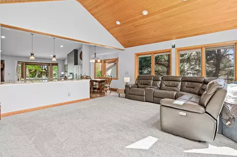 Living - 1570 Lakeview Curv, Eagan, MN 55122 photo 2 of 3