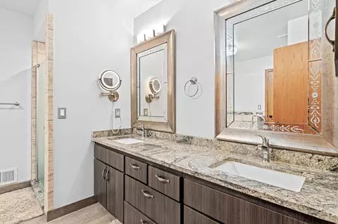 Bath - 1570 Lakeview Curv, Eagan, MN 55122 photo 3 of 3