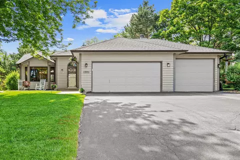 1570 Lakeview Curv, Eagan, MN 55122