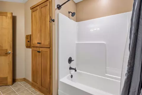 Bath - 6625 Walnut Dr, Mound, MN 55364 photo 6 of 7