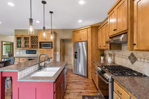 Kitchen - 6625 Walnut Dr, Mound, MN 55364 photo 5 of 6