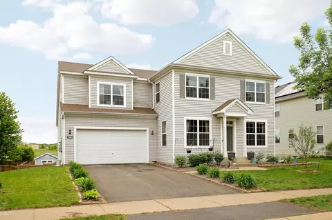 1969 Schoolmaster Dr, Chaska, MN 55318