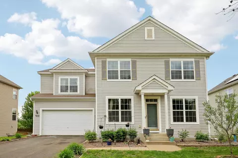 1969 Schoolmaster Dr, Chaska, MN 55318