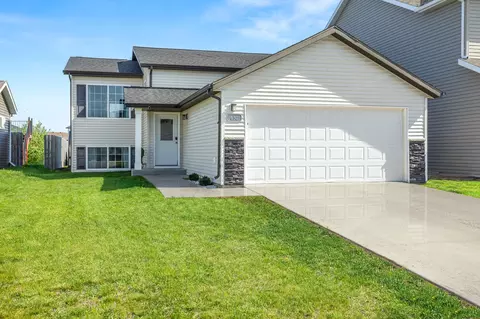 630 38th Ave E, West Fargo, ND 58078