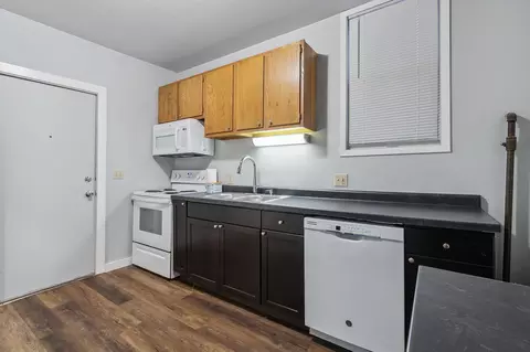 Kitchen - 303 W 4th St, Duluth, MN 55806 photo 6 of 7