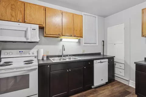 Kitchen - 303 W 4th St, Duluth, MN 55806 photo 7 of 7