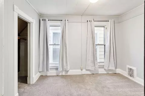 Bedroom - 303 W 4th St, Duluth, MN 55806 photo 2 of 5