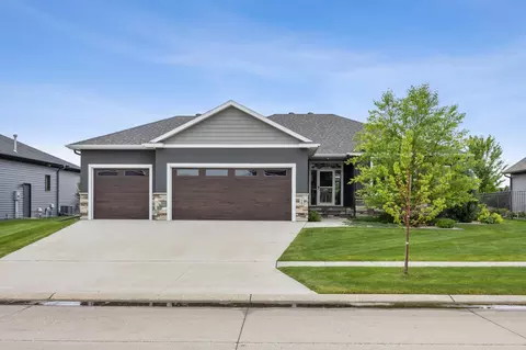 2865 Mcleod Dr E, West Fargo, ND 58078
