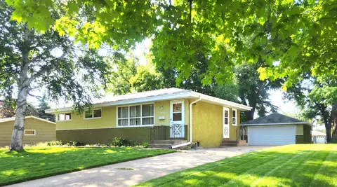 2819 Nash Rd, Brooklyn Center, MN 55430