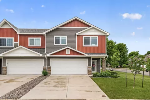 8521 Gateway Cir, Monticello, MN 55362