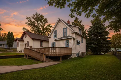 902 Dodd Rd, West Saint Paul, MN 55118