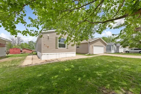 718 Rose Dr, Faribault, MN 55021