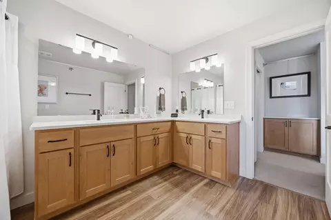 Bath - 4162 Arthur Dr S, Fargo, ND 58104 photo 2 of 3