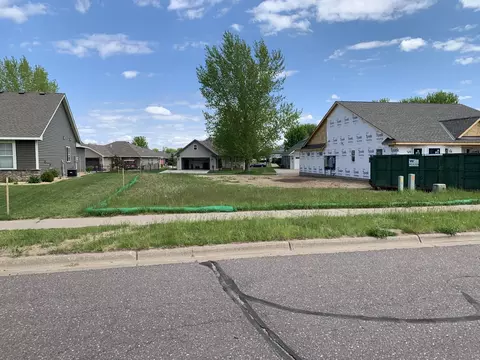 2242 8th Ln SE, Cambridge, MN 55008