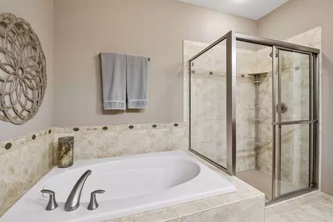 Bath - 1454 Steeplechase Ln #18, Eagan, MN 55122 photo 3 of 6