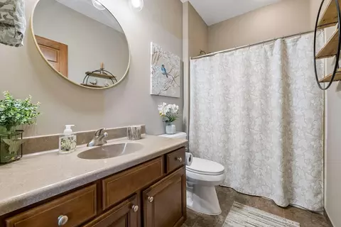 Bath - 1454 Steeplechase Ln #18, Eagan, MN 55122 photo 4 of 6