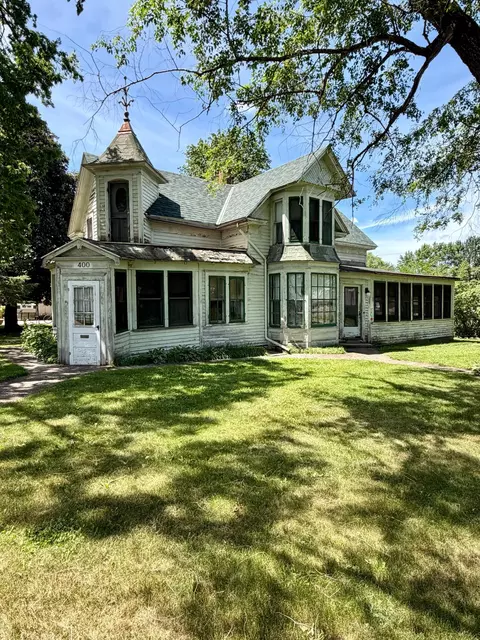 400 W Main St, Belle Plaine, MN 56011