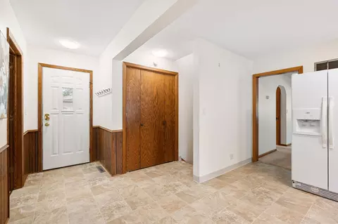 Entry Way - 902 11th Ave SW, Austin, MN 55912 photo 2 of 2