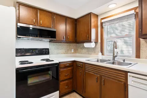 Kitchen - 902 11th Ave SW, Austin, MN 55912 photo 3 of 4