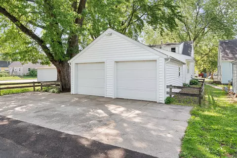 Exterior - 902 11th Ave SW, Austin, MN 55912 photo 3 of 4