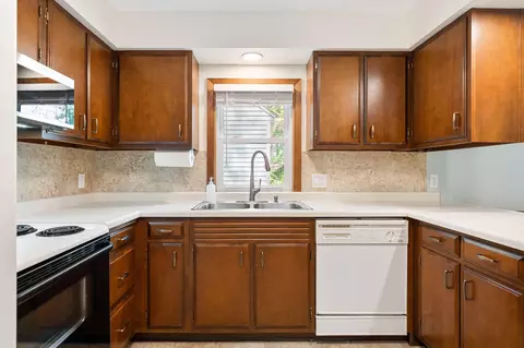 Kitchen - 902 11th Ave SW, Austin, MN 55912 photo 2 of 4