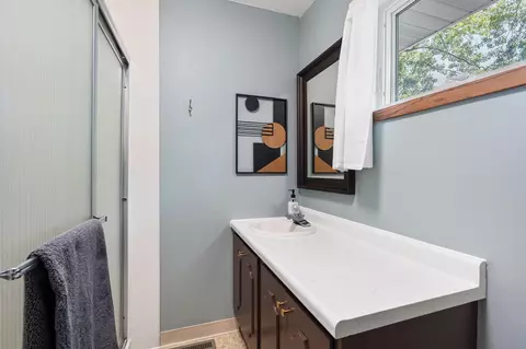 Bath - 902 11th Ave SW, Austin, MN 55912 photo 1 of 4