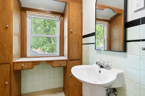Bath - 902 11th Ave SW, Austin, MN 55912 photo 3 of 4