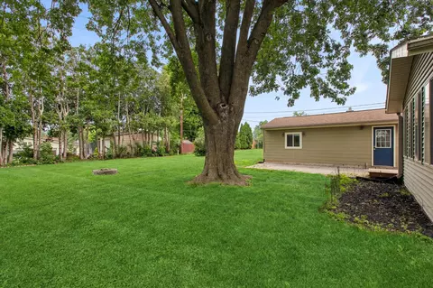 Exterior - 833 9th Ave SW, Faribault, MN 55021 photo 7 of 7