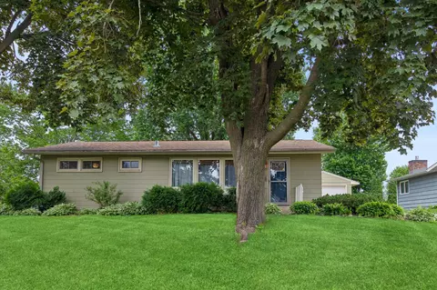 833 9th Ave SW, Faribault, MN 55021