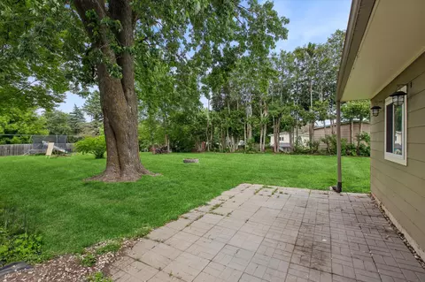 Exterior - 833 9th Ave SW, Faribault, MN 55021 photo 5 of 7