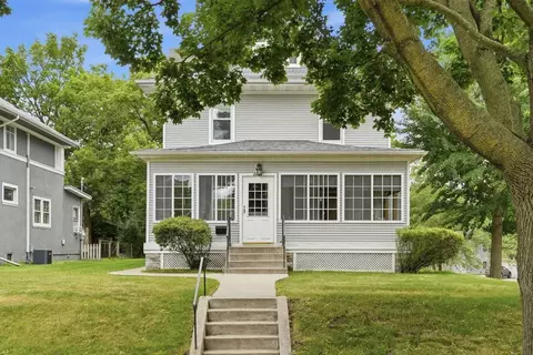 2016 Laurel Ave, Saint Paul, MN 55104
