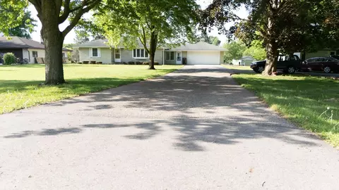 58413 220th St, Austin, MN 55912