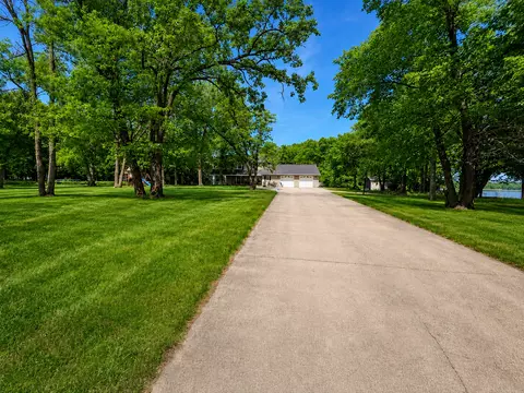 8746 Riverwood Cir N, New London, MN 56273