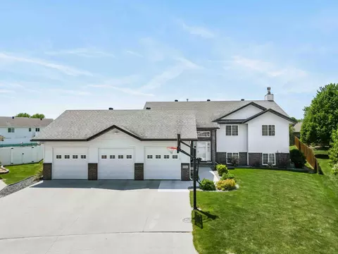 1536 Cambridge Dr, West Fargo, ND 58078