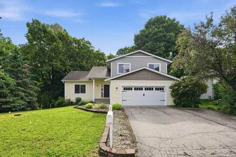 17399 Ridgewood Ct, Prior Lake, MN 55372