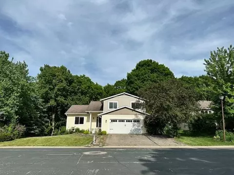 17399 Ridgewood Ct, Prior Lake, MN 55372