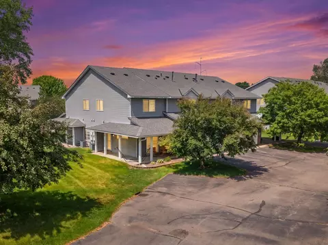 684 Oak Ln, Lino Lakes, MN 55014