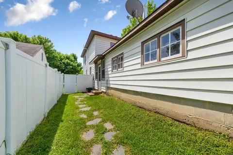 Exterior - 721 Chatham St, Saint Peter, MN 56082 photo 7 of 10