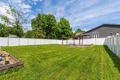 Exterior - 721 Chatham St, Saint Peter, MN 56082 photo 4 of 10