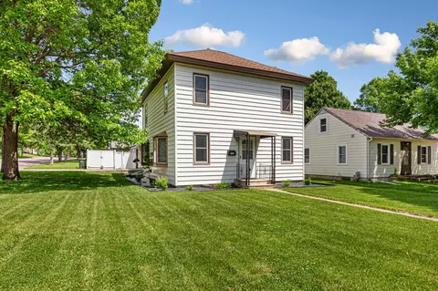 Exterior - 721 Chatham St, Saint Peter, MN 56082 photo 1 of 10