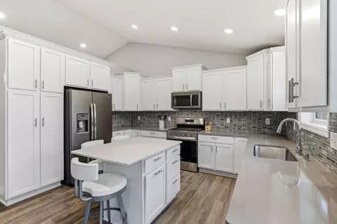 6709 91st St S, Cottage Grove, MN 55016